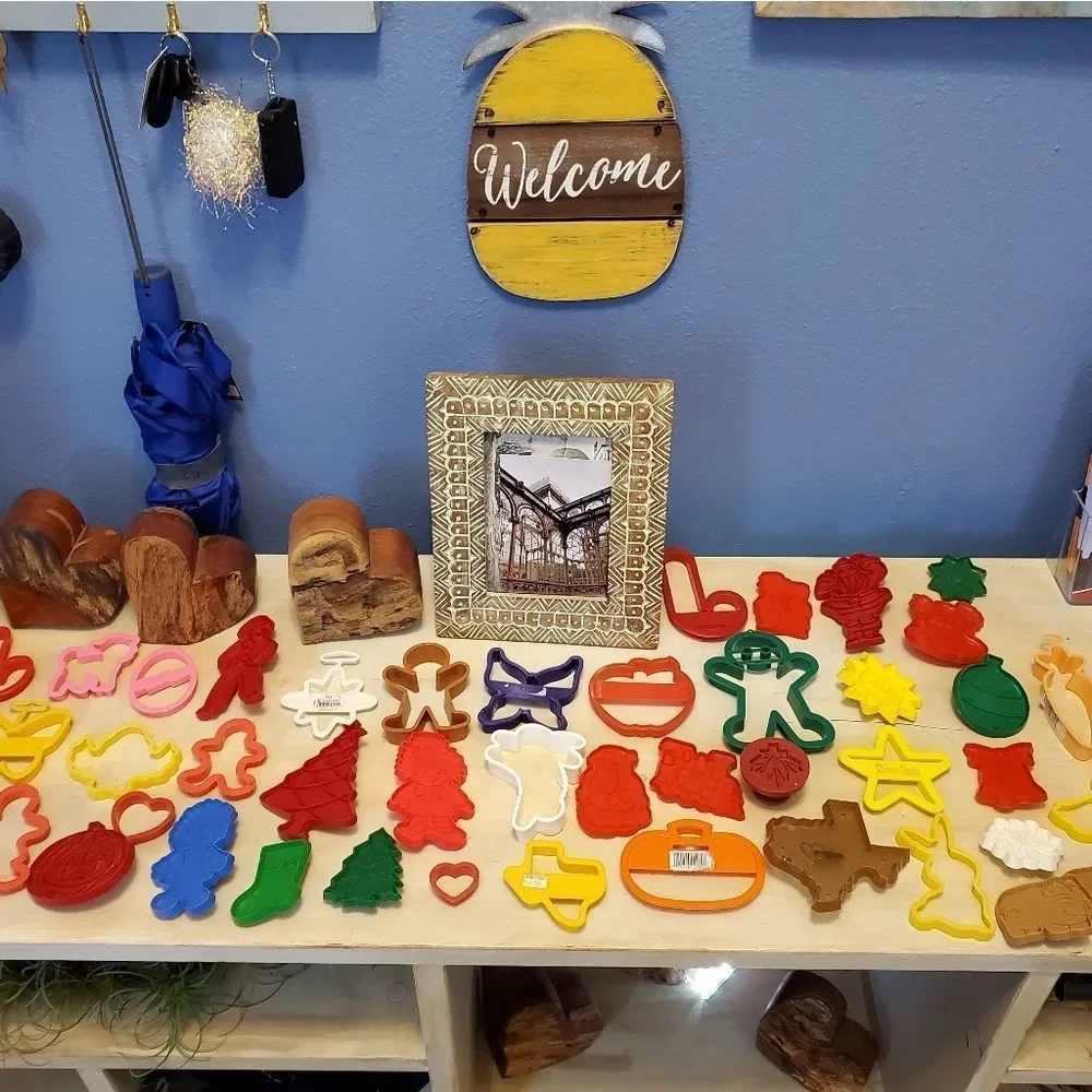 Tons of cookie cutters‎ holiday animals etc